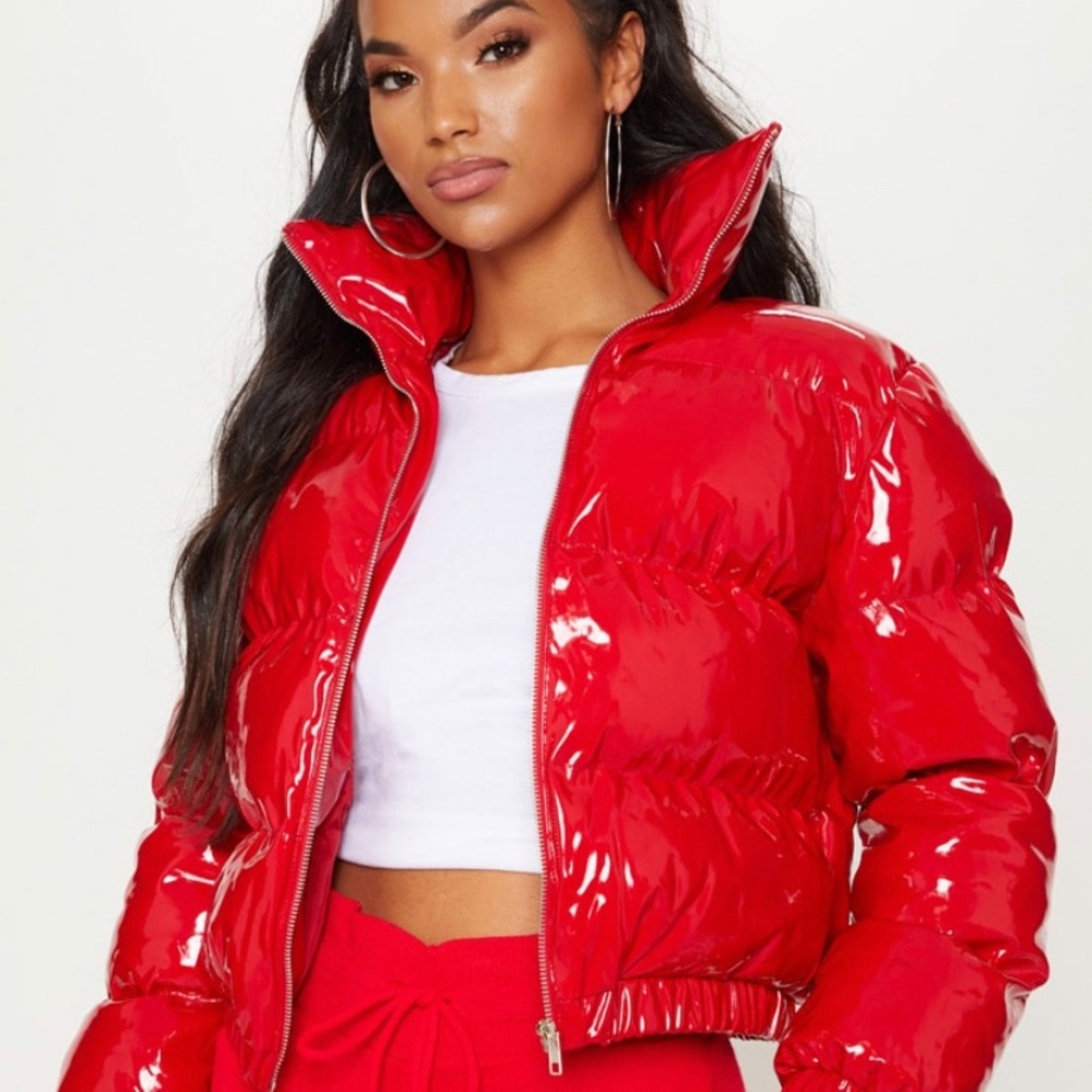 RED CROPPED VINYL PUFFER